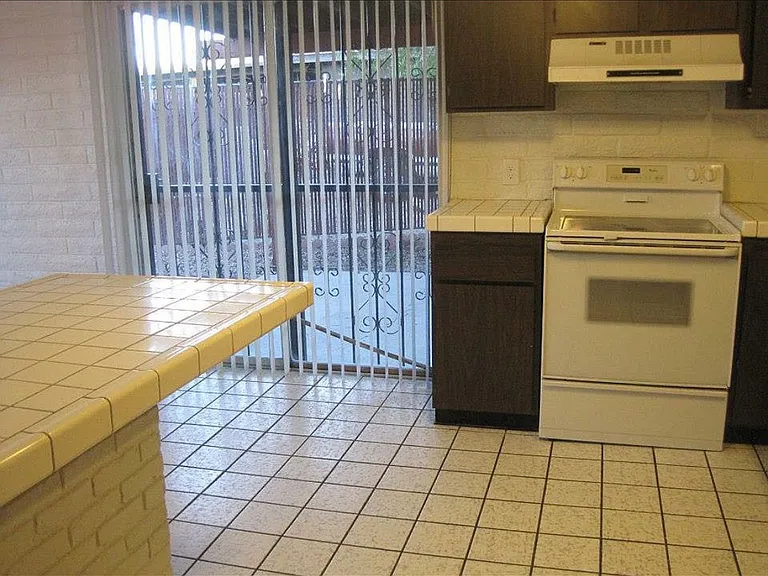 1781 E Missouri St — Photo 23