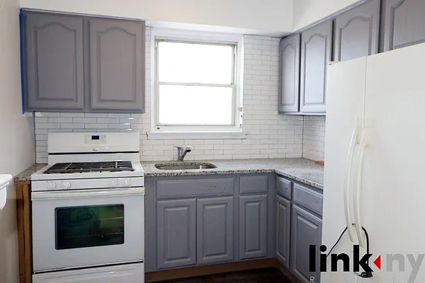 Rented by Link NY Realty | media 12