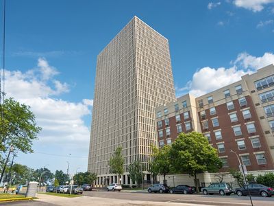 6700 S South Shore Dr APT 2E, Chicago, IL, 60649