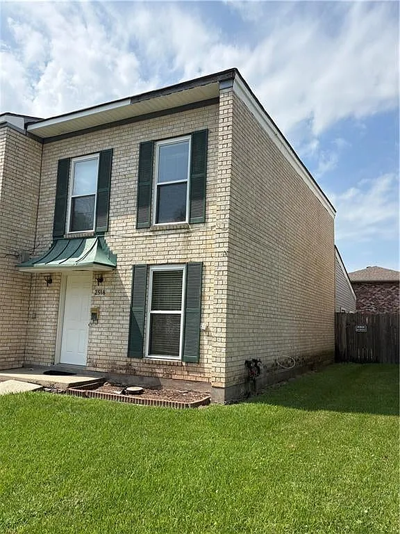 2 bed, 1.5 bath, 1400 sqft, $1,500 — Photo 2