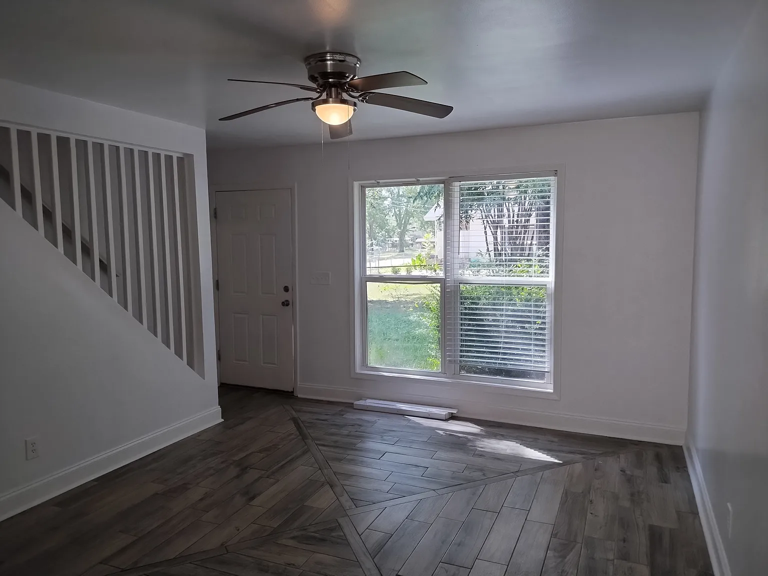 357 Stephen Dr — Photo 1