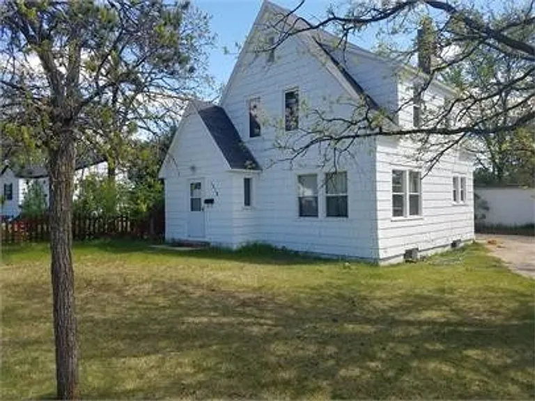 1516 Irvine Ave NW — Photo 1