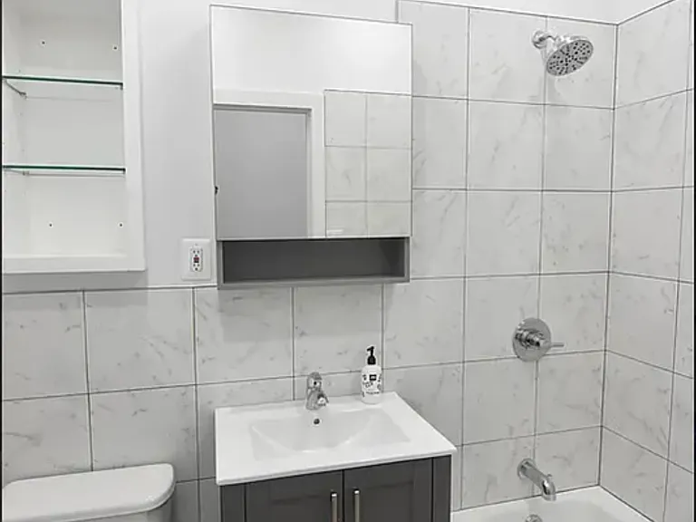 955 Grand St #1L — Photo 10
