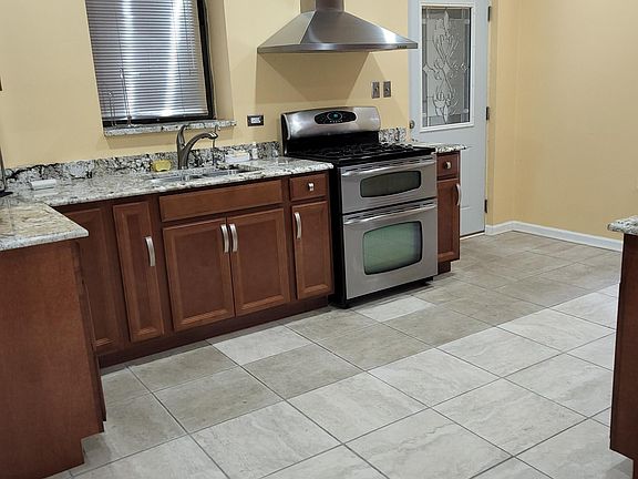5th image of 2521 Grunewald St #1