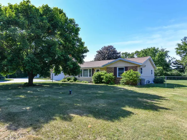 5859 Hugh Dr, South Beloit, IL 61080