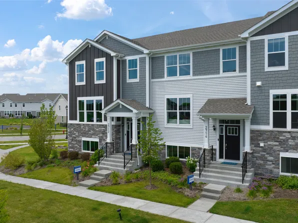 600 Wolverine Dr, Aurora, IL 60502