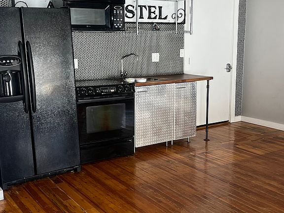 3rd image of 607 22nd St APT 207