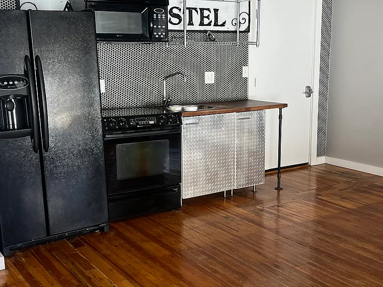 607 22nd St #207 — Photo 3