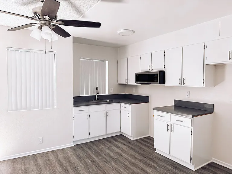Reef Apartments — Photo 2