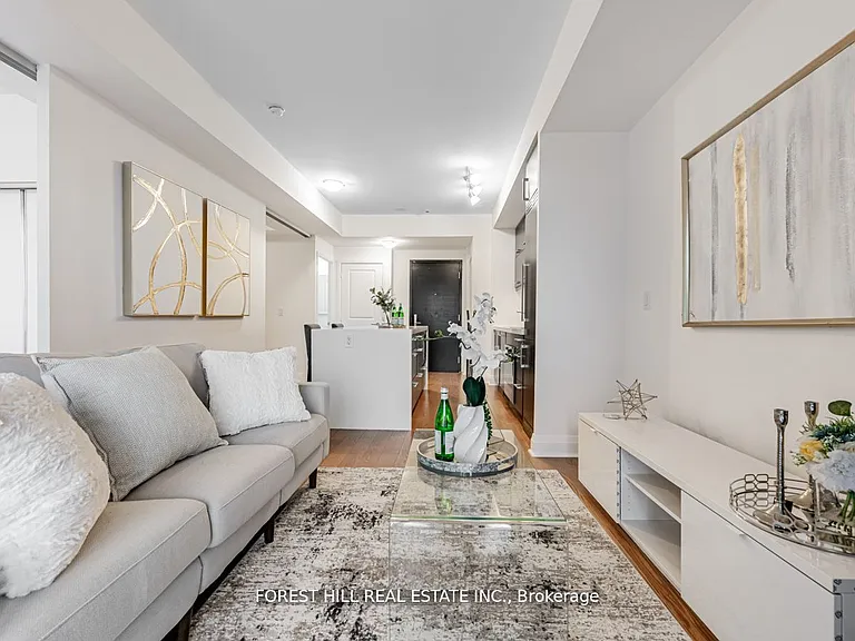 1080 Bay St #505 — Photo 12