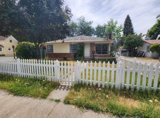 317 SW Burgess St, Grants Pass, OR 97526