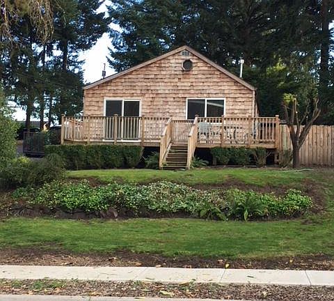 Front Yard & Deck (facing Willamette Falls Drive)