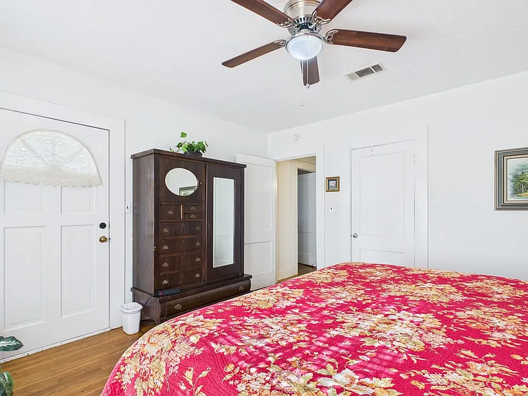 206 N Edison St — Photo 15