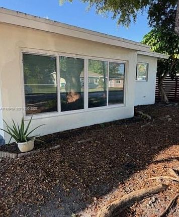 3rd image of 9385 Jamaica Dr