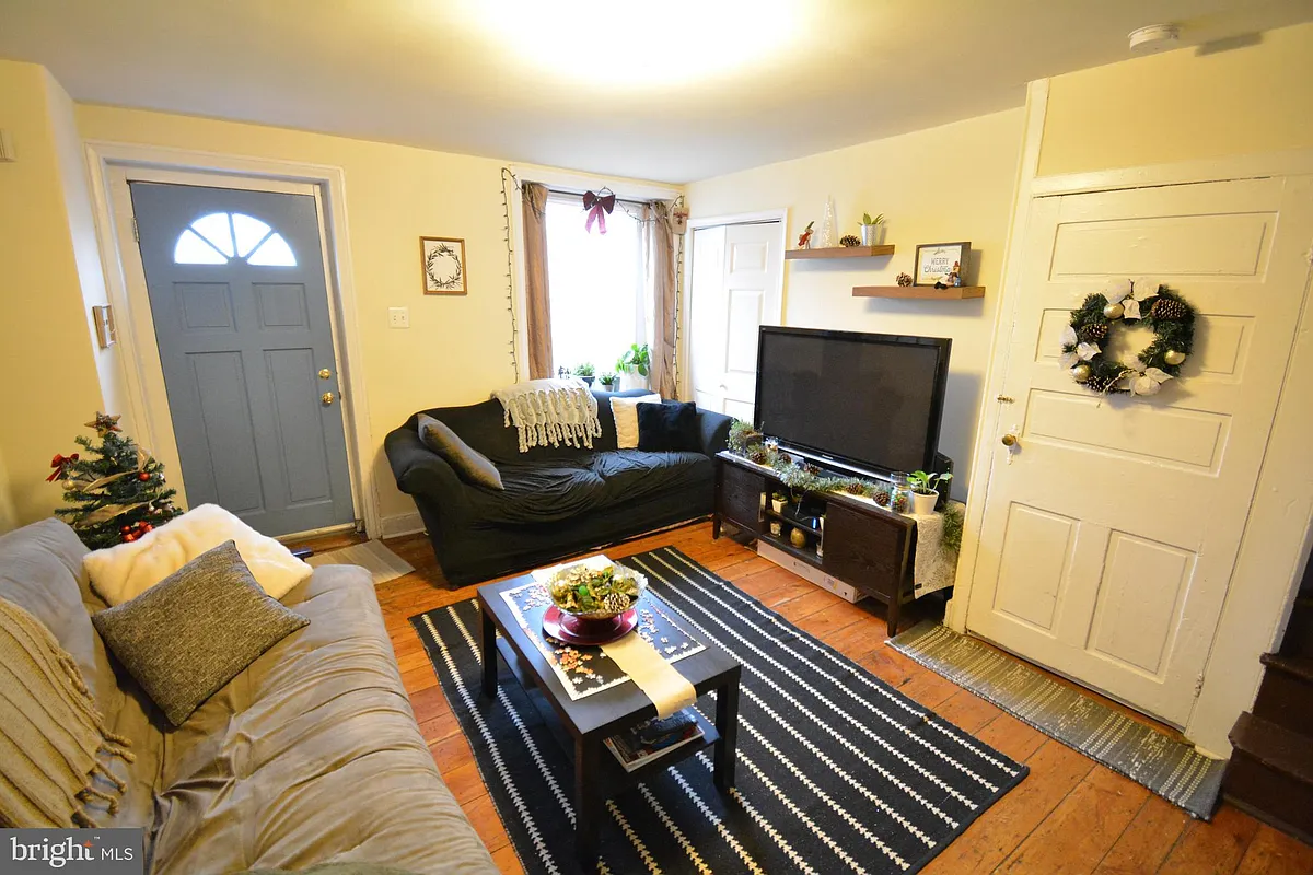 Building Photo - 4531 Saint Davids St