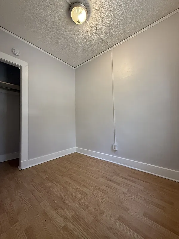 3 bed, 1.0 bath, $1,500 — Photo 4