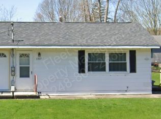 1317 Glen Rd, Midland, MI 48640