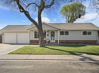 916 6th St, Ripon, CA 95366