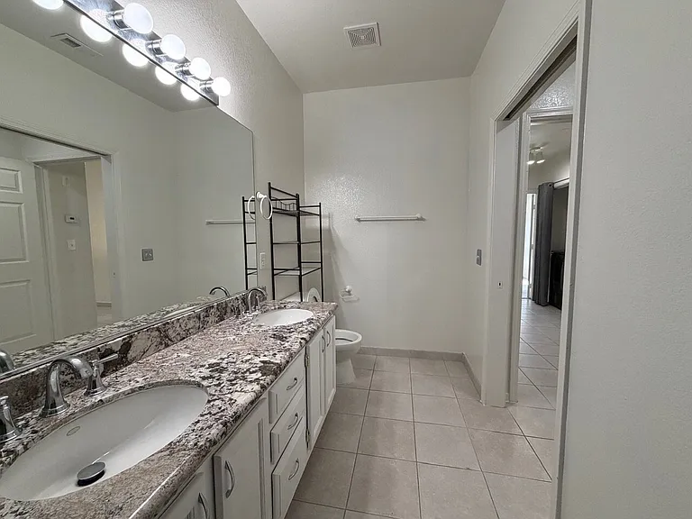900 Heavenly Hills Ct #204 — Photo 29
