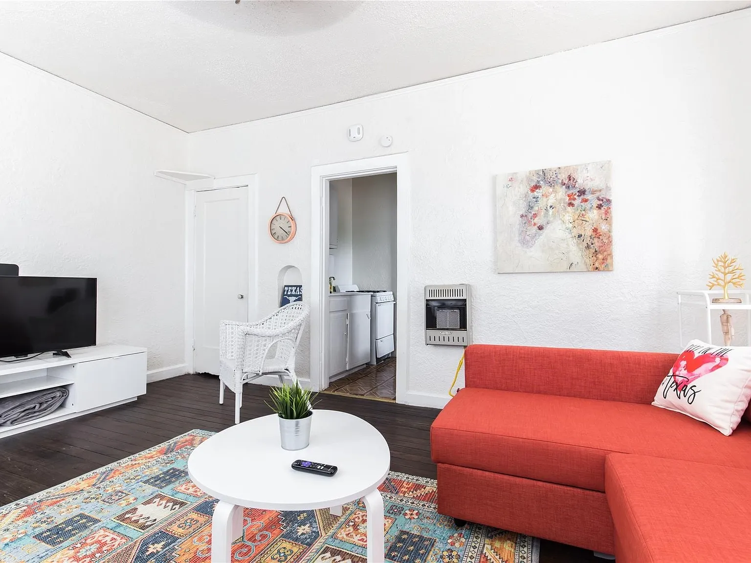 1 bed, 1.0 bath, 350 sqft, $895 — Photo 3