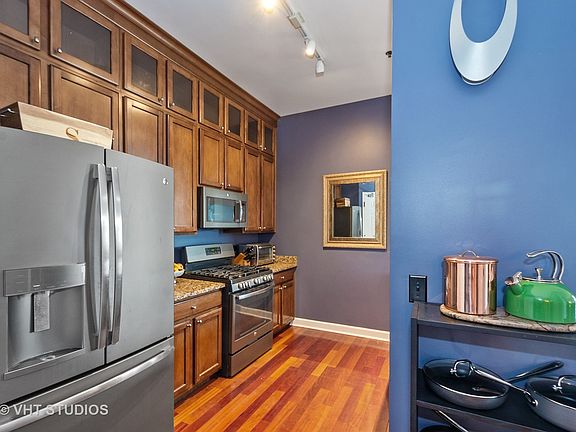 5th image of 340 W Superior St APT 1610