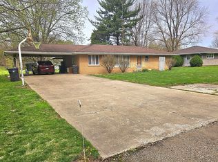 10599 N Hickory Ln, Casey, IL 62420