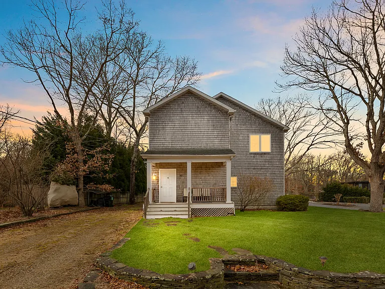 Hillside Dr W — Photo 31