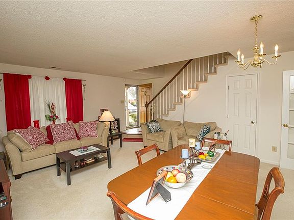 4th image of 31 Hard Wood Dr