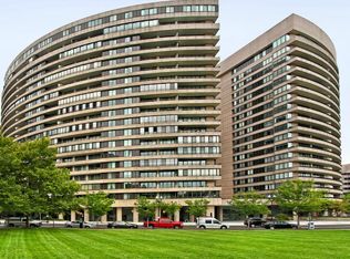 1300 Crystal Dr APT 303S, Arlington, VA 22202
