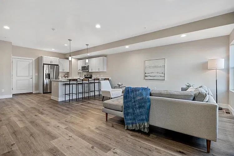 3 bed, 2.5 bath, 1730 sqft, $3,100 — Photo 3