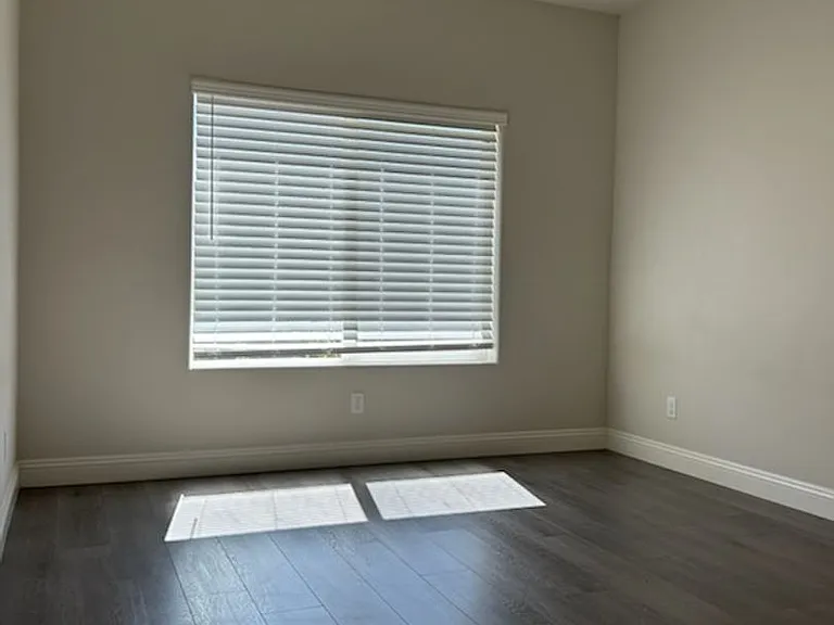 432 Thomas St — Photo 22