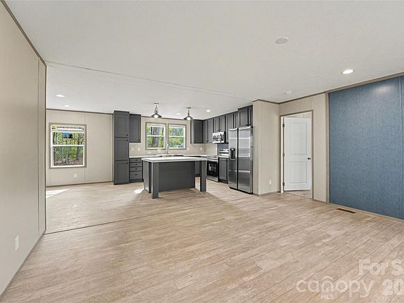 3rd image of 154 Silhouette Ln