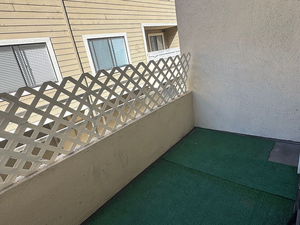 balcony off dining area