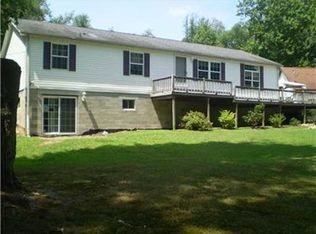 37 Burrows Rd, West Middlesex, PA 16159