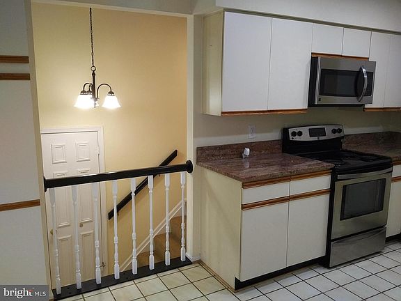 5th image of 7225 Harbor Ln Unit 2