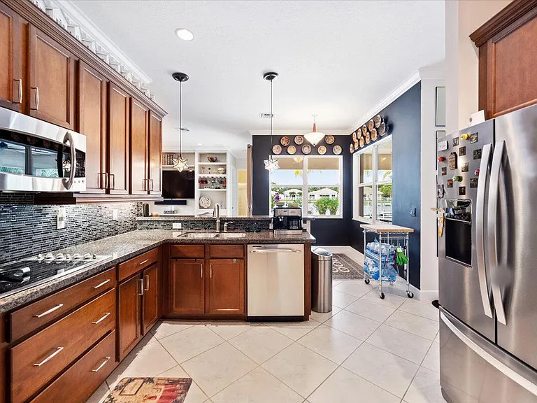8152 Butler Greenwood Dr — Photo 13