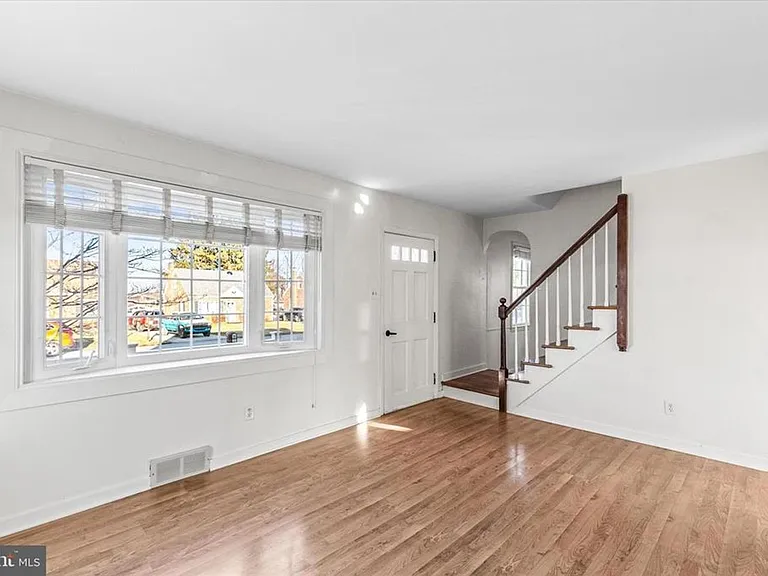 317 Greystone Rd — Photo 2