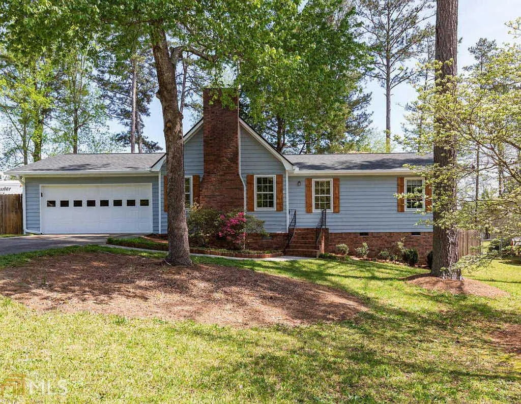 4084 Huddersfield Dr photo 1