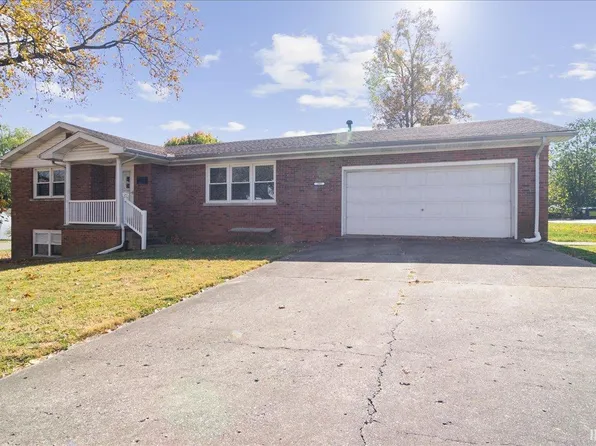 209 E Brummitt St, Owensville, IN 47665