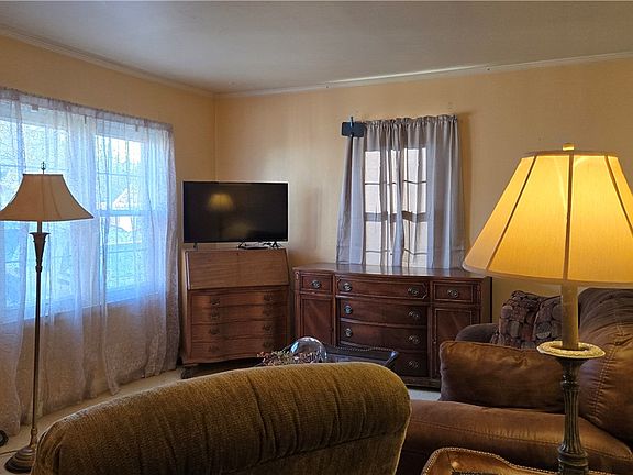 4th image of 1217 Hillcrest Ave
