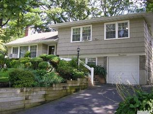19 Simpson Dr, Old Bethpage, NY 11804