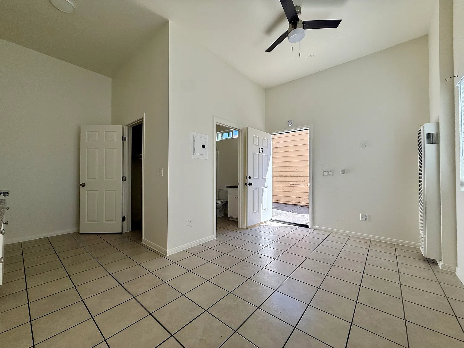 Studio, 400 sqft, $1,295 — Photo 2