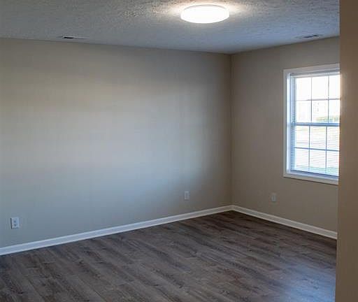 5th image of 537 Orchard St