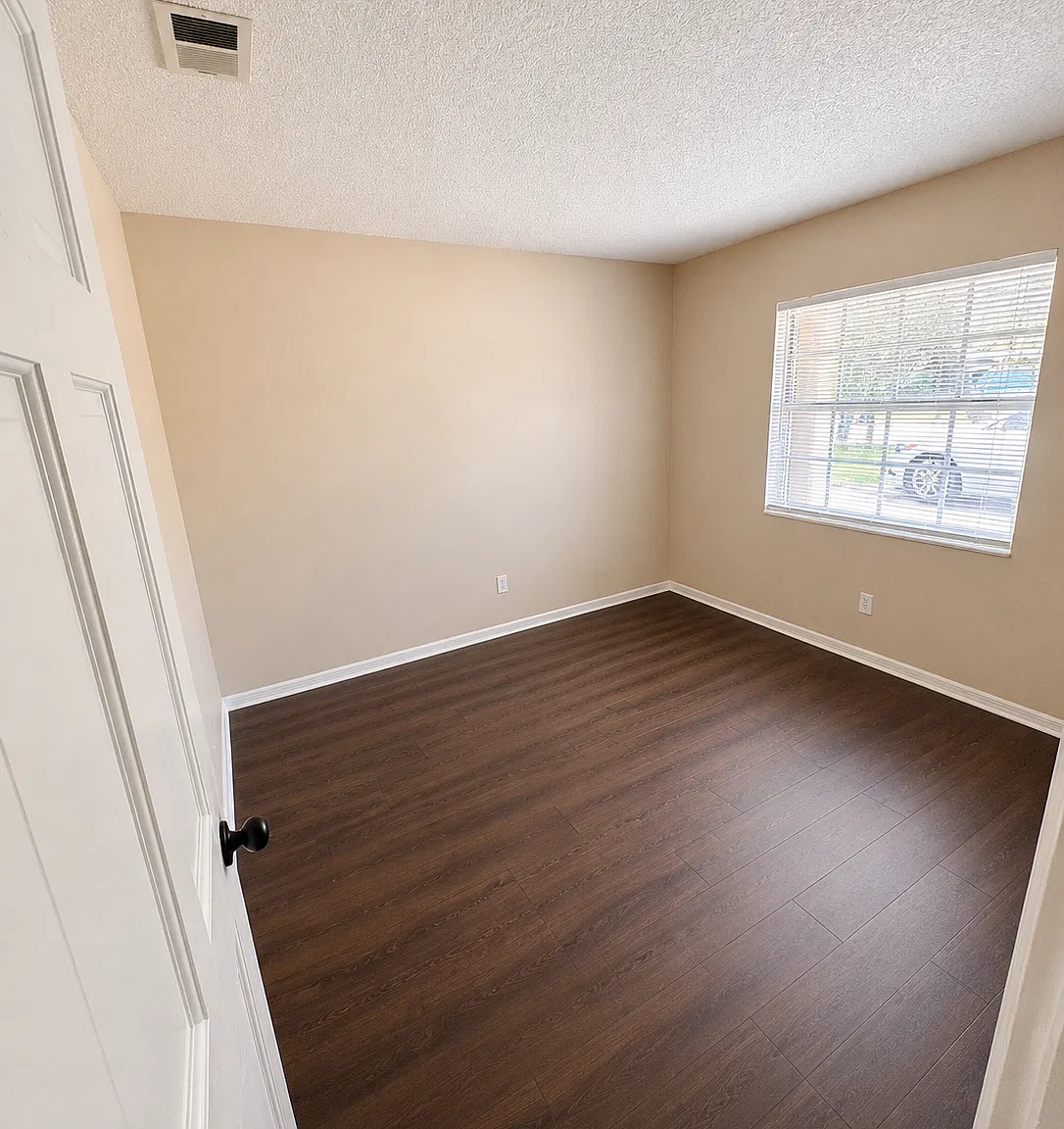 2 bed, 901 sqft, $1,200 — Photo 4