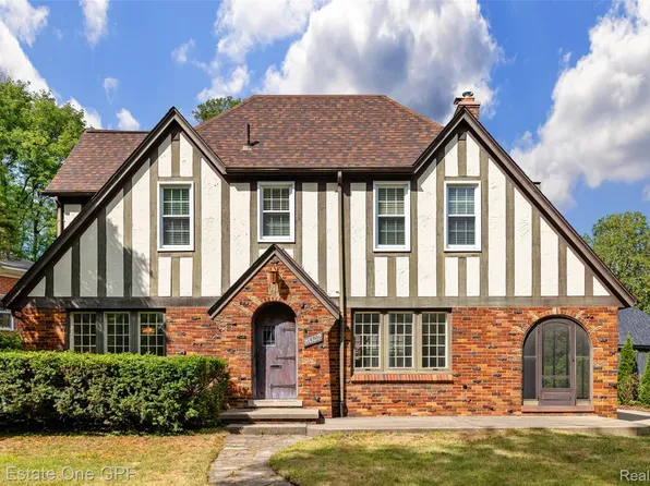 8032 Huntington Rd, Huntington Woods, MI 48070