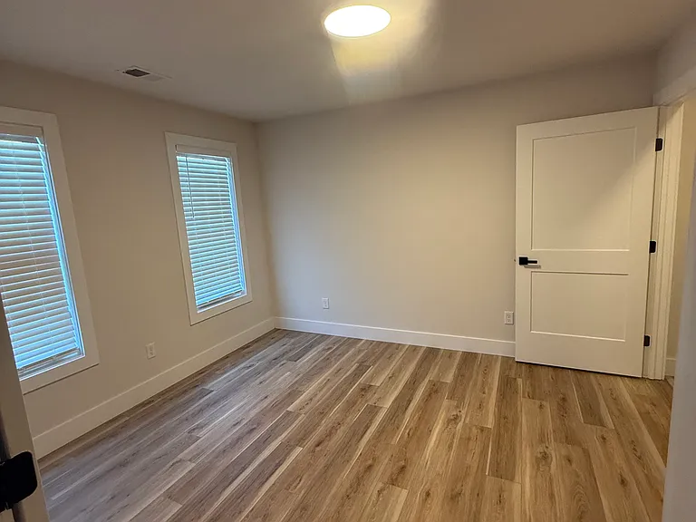 142 N Hines St — Photo 20