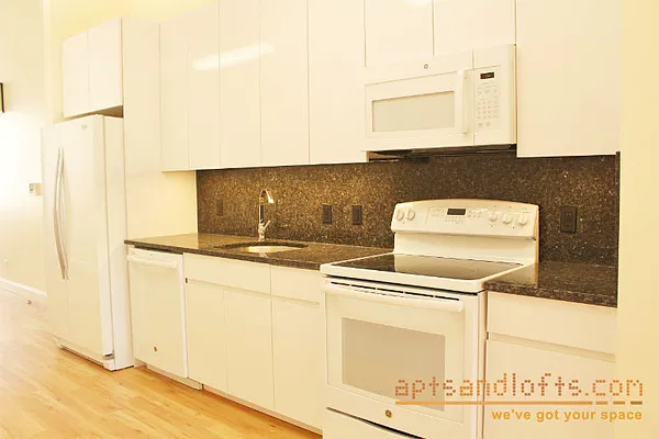 Rented by aptsandlofts.com | media 26