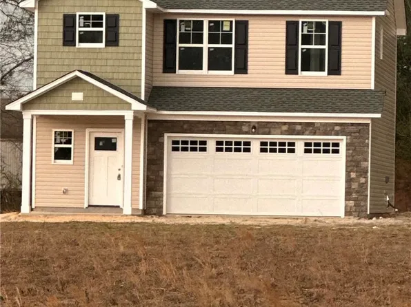 297 Nandina Dr, Raeford, NC 28376