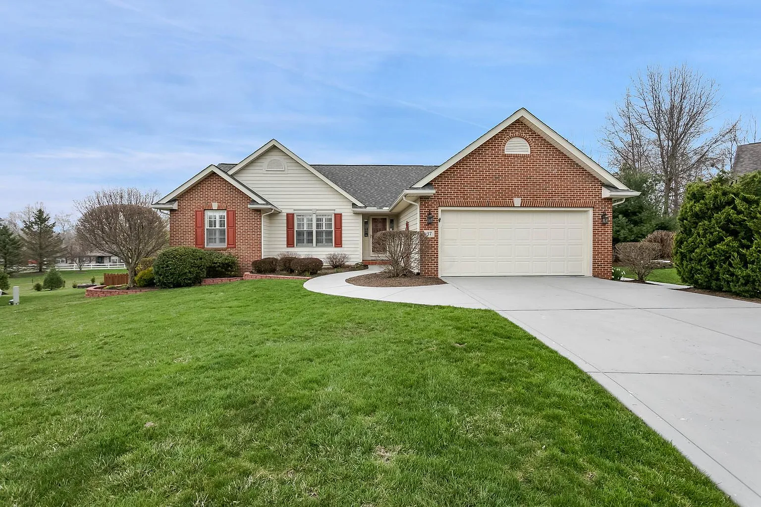 37 Corbin Dr S photo 1