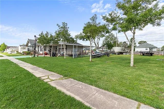 3 bed, 2.0 bath, 1800 sqft, $3,000 — Photo 3